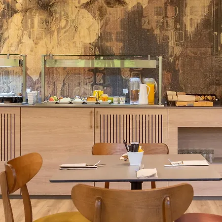 Rafaelhoteles Piramides Hotel 3*