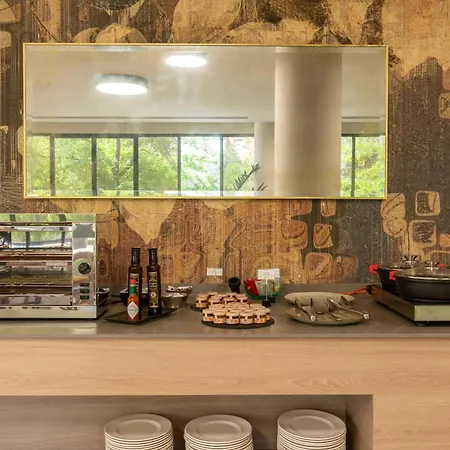 Rafaelhoteles Piramides Hotel 3*