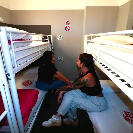 Hostal Downtown *