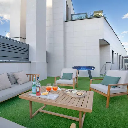 Duplex Con Piscina Y Garaje En Ciudad Jardin Madrid