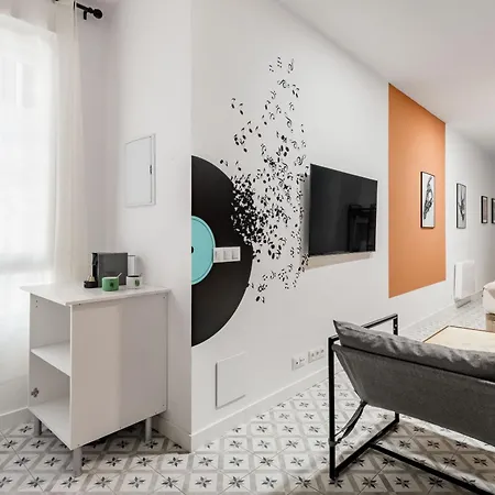 Charming Urban Apartment *