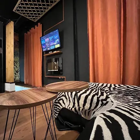 Chic12 Only For Millionaires Groups Madrid