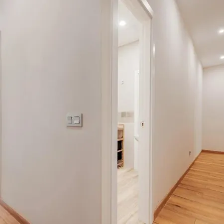 3 Bedrooms 3 Bathrooms Furnished - Justicia - Refurbished - Mintystay * Madrid