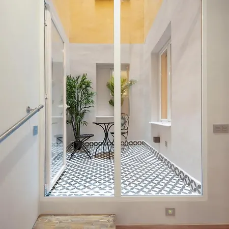 3 Bedrooms 3 Bathrooms Furnished - Justicia - Refurbished - Mintystay