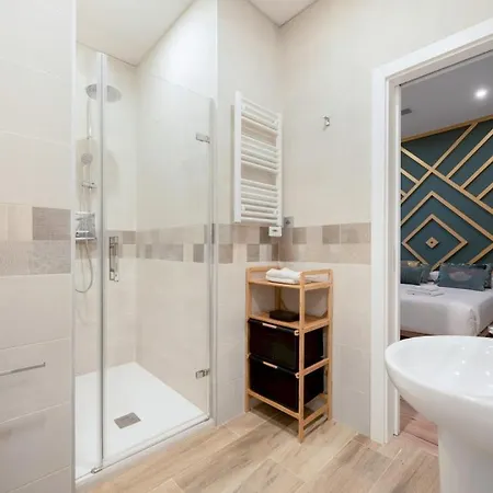3 Bedrooms 3 Bathrooms Furnished - Justicia - Refurbished - Mintystay Apartment