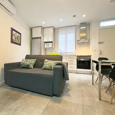 Luminoso, Con Patio Y Buena Zona Apartment Madrid
