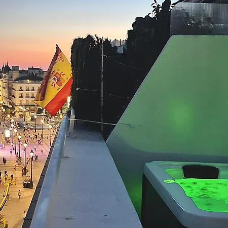 Piso Atico Con Terraza Y Jacuzzi Con Vistas A Sol En Centro