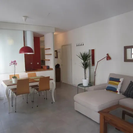 Carrera 202 Apartment