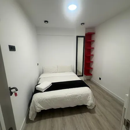 Cuatro A 15 Minutos Del Centro De * Madrid