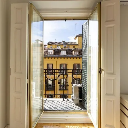 Cozy With Balconies In The Center Of Temporal Tol25 Madrid