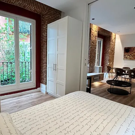 Large 2 Bedroom Near Gran Via Madrid