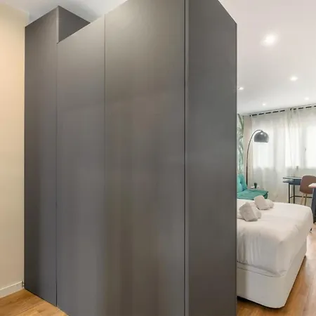 1 Bedroom 1 Bathroom Furnished - Chueca - Modern Functional - Mintystay アパート マドリード