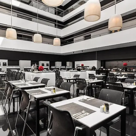 Hilton Airport Hotel 4*