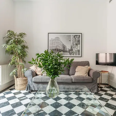 Stylish & Centric- 2bd 2bth Magdalena *