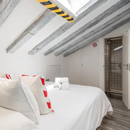 Attic 3bedrms-2baths In Heart Of Malasana