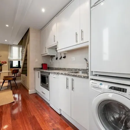 2 Bedrooms 2 Bathrooms- Penthouse- Almagro- Mintystay Apartment