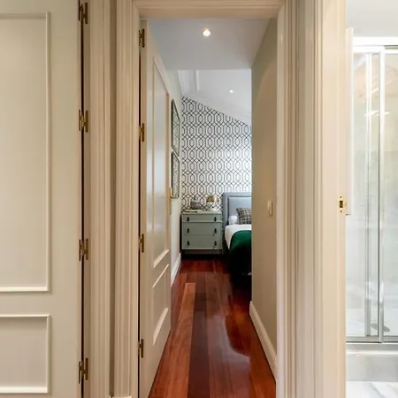 2 Bedrooms 2 Bathrooms- Penthouse- Almagro- Mintystay Madrid
