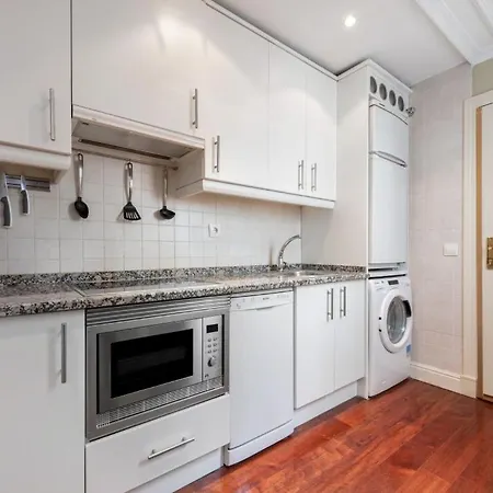 2 Bedrooms 2 Bathrooms- Penthouse- Almagro- Mintystay Apartment