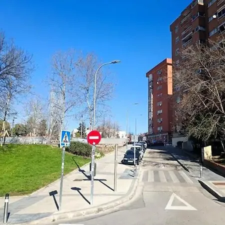 Alexa Host Vallecas Madrid