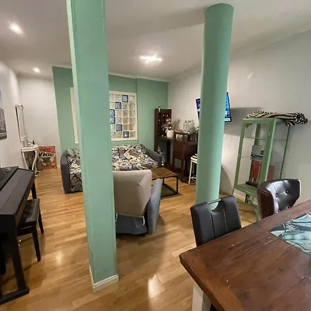 Cozy Family Apartment ゲストハウス