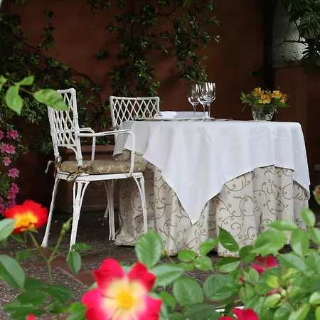 Hotel La Quinta De Cedros