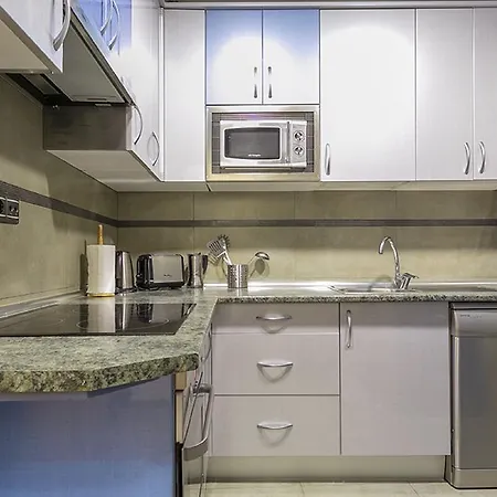Center Apartment *