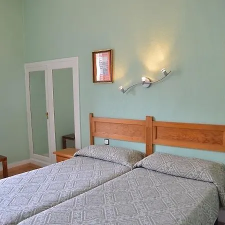 Pensión Pereda 3*