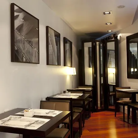 Puerta Del Sol Hotel *