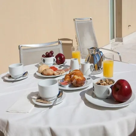 Puerta Del Sol Hotel *