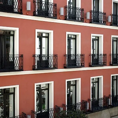 Petit Palace Tres Cruces Hotel