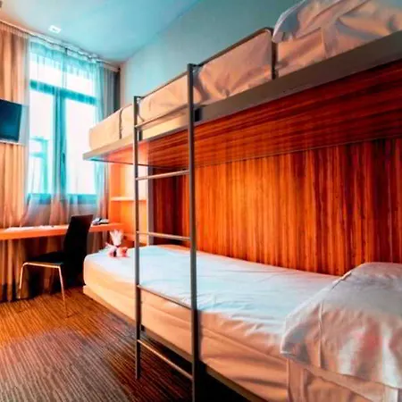 Hotel Petit Palace Tres Cruces 3*