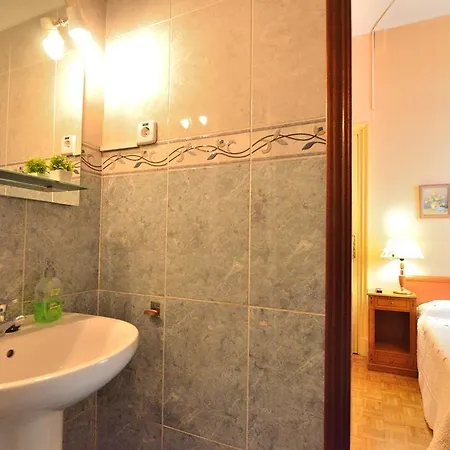 Romero Gran Via Guest house 2*