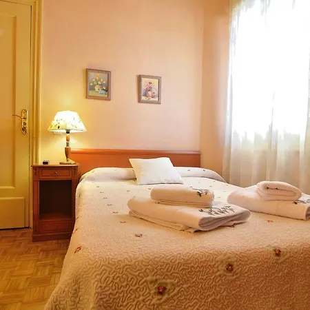 Guest house Romero Gran Via Madrid