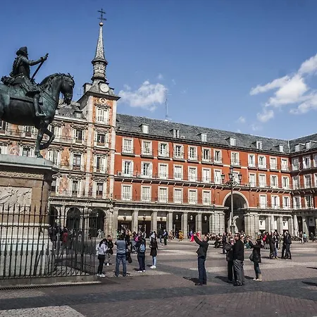 Plaza Mayor Deluxe Apartment