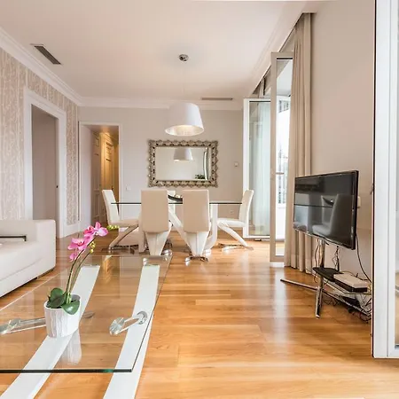 Plaza Mayor Deluxe Apartment *