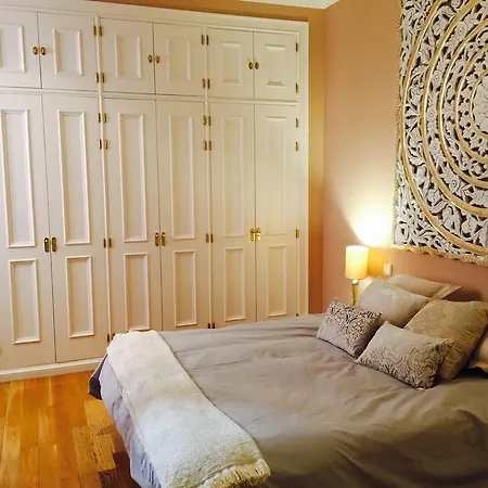Plaza Mayor Deluxe Apartment *
