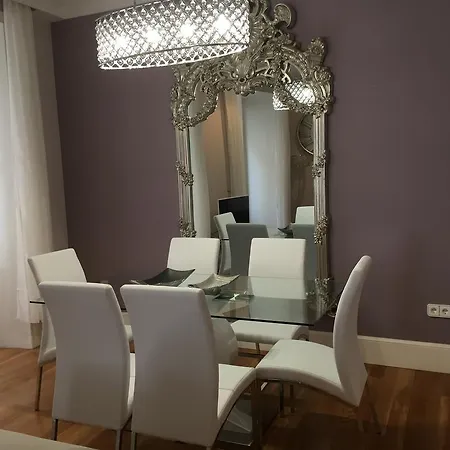 Plaza Mayor Deluxe Apartment