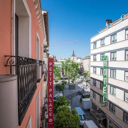 Petit Palace Tres Cruces 3* Madryt