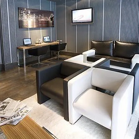 Petit Palace Tres Cruces 3*