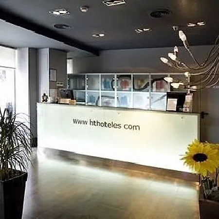 Petit Palace Tres Cruces Hotel 3*