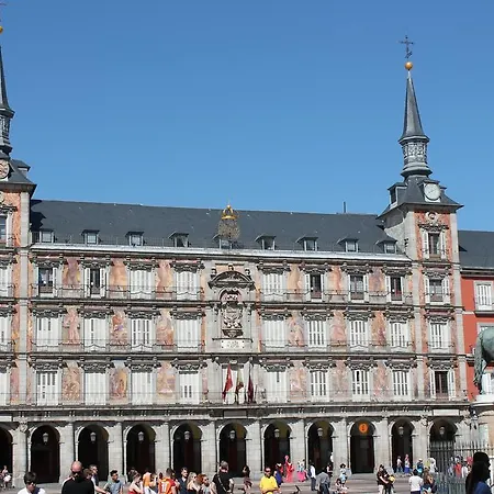 7 De Julio, Plaza Mayor *