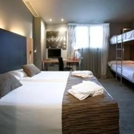 Petit Palace Tres Cruces Hotel