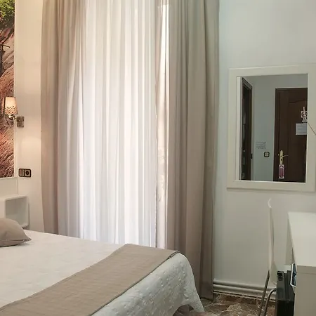 A Nuestra Senora De La Paloma Affittacamere Madrid