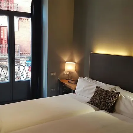 Hotel Petit Palace Tres Cruces 3*