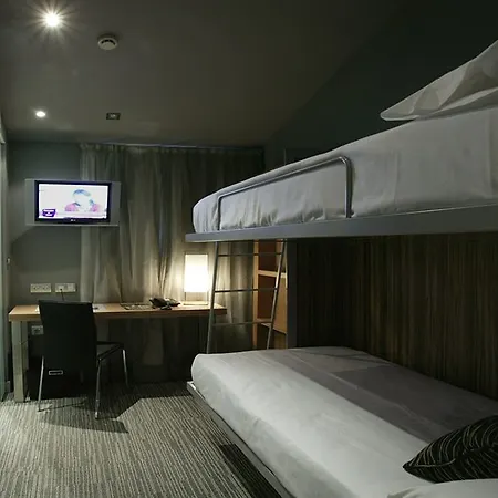Petit Palace Tres Cruces Hotel 3*