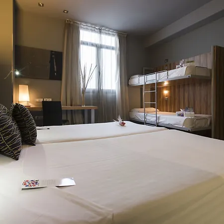 Petit Palace Tres Cruces Hotel 3*