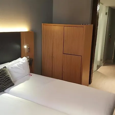 Petit Palace Tres Cruces 3* Madryt