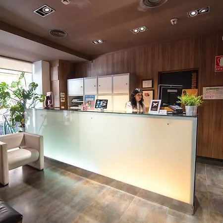 Petit Palace Tres Cruces Hotel 3*