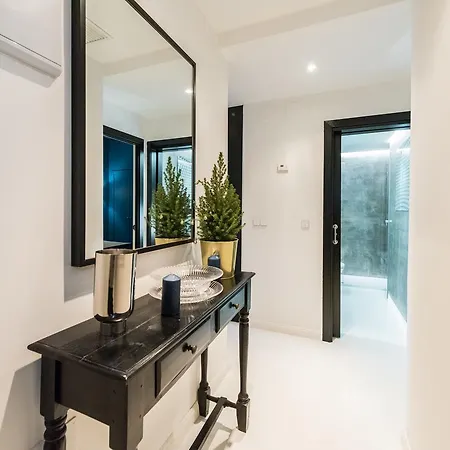 Plaza Santa Ana Apartment *