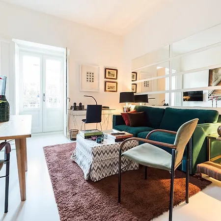 Plaza Santa Ana Apartment *